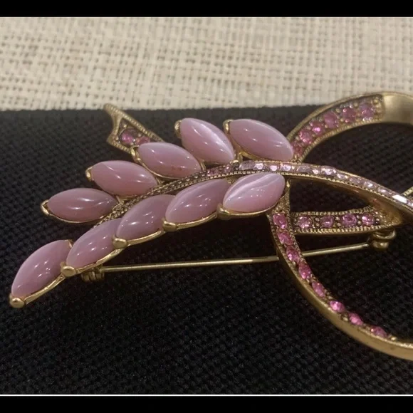 Pink Rhinestone and Moon-glow Gold Tone Brooch Pin Ribbon Bow Elegant timeless - Picture 7 of 10